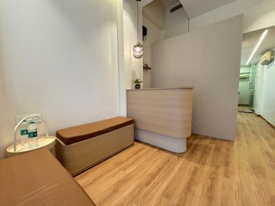 Dr. Dhruv Patel, Orthopaedic, Joint Replacement, Arthroscopic & Trauma Surgeon and his team operating orthopaedic surgeries in operation theatre in Navi Mumbai.